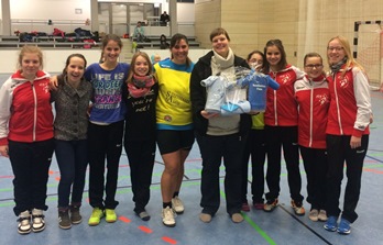 HVW Spielerin und Trainerin Sandra Priske-Schirmer zum Nachwuchs beglückwünscht